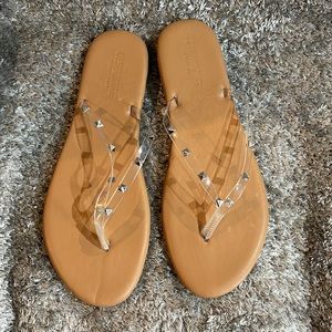 NWOT- Studded Cushionaire Memory Foam Slippers